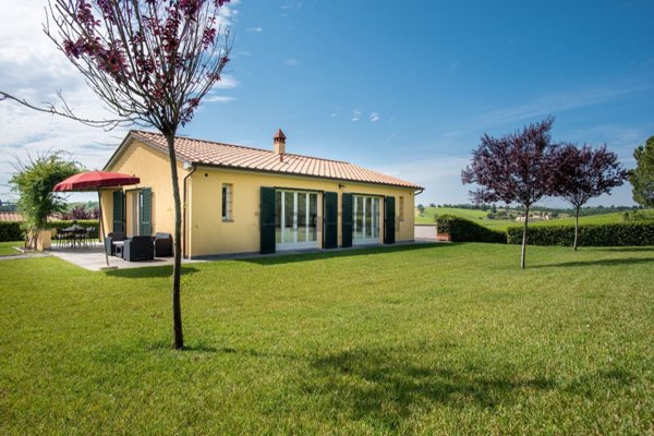 casa indipendente in vendita a Cortona