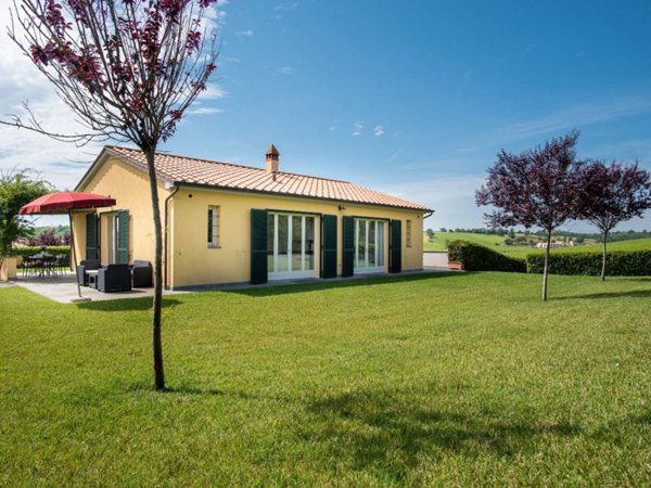casa indipendente in vendita a Cortona