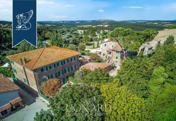 casa indipendente in vendita a Cortona
