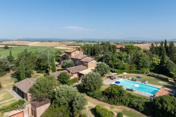 casa indipendente in vendita a Cortona in zona Farneta
