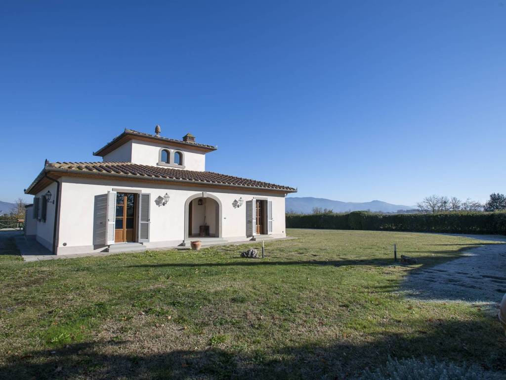 casa indipendente in vendita a Cortona
