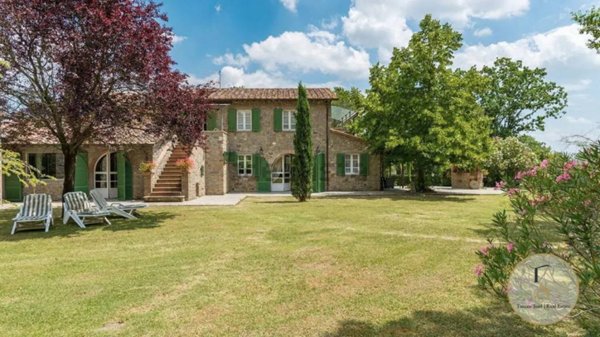 casa indipendente in vendita a Cortona
