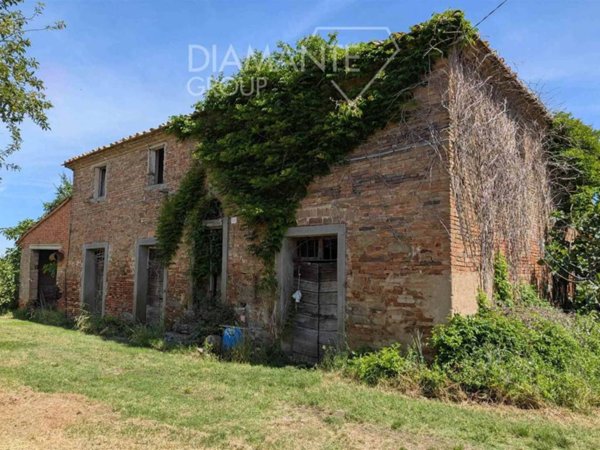 casa indipendente in vendita a Cortona in zona Montecchio
