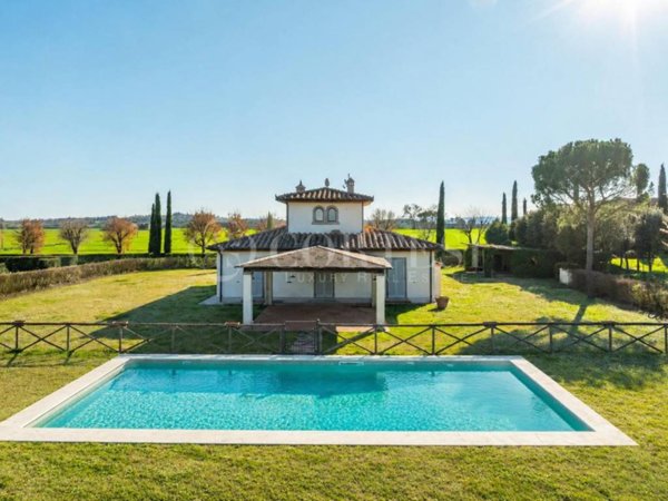 casa indipendente in vendita a Cortona