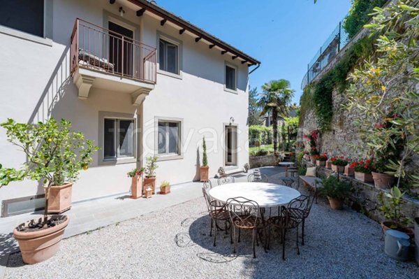 casa indipendente in vendita a Cortona