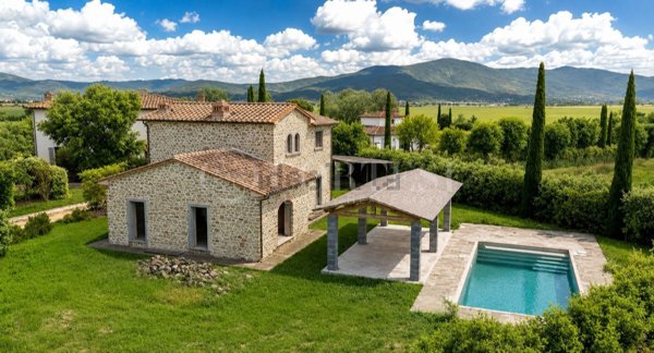 casa indipendente in vendita a Cortona