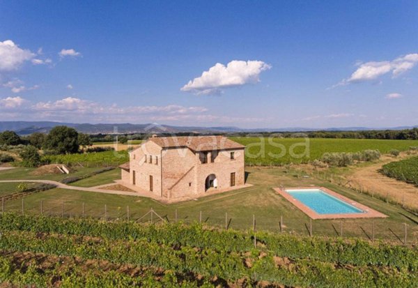 casa indipendente in vendita a Cortona