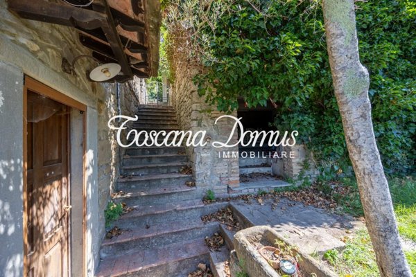 casa indipendente in vendita a Cortona