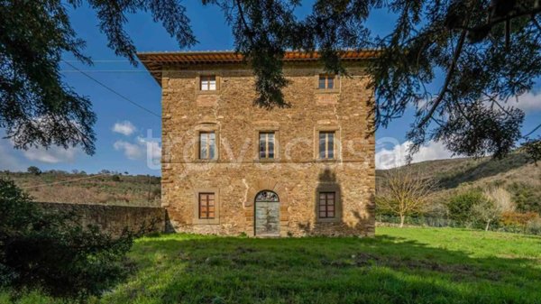 casa indipendente in vendita a Cortona