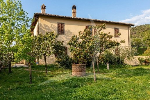 casale in vendita a Cortona in zona Terontola