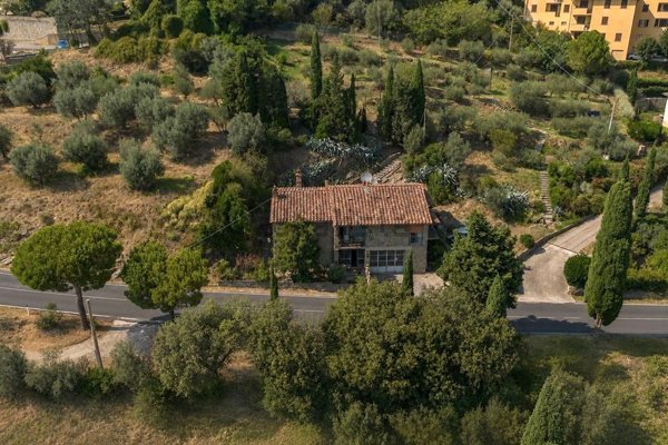 casa indipendente in vendita a Cortona