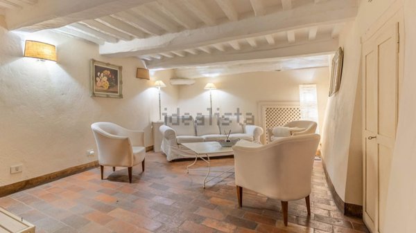 casa indipendente in vendita a Cortona