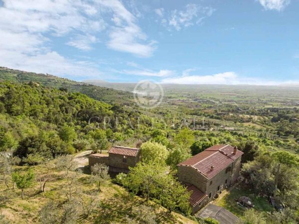 casa indipendente in vendita a Cortona