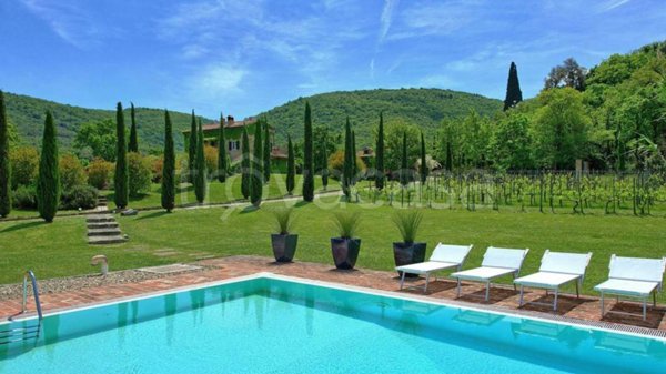 casa indipendente in vendita a Cortona