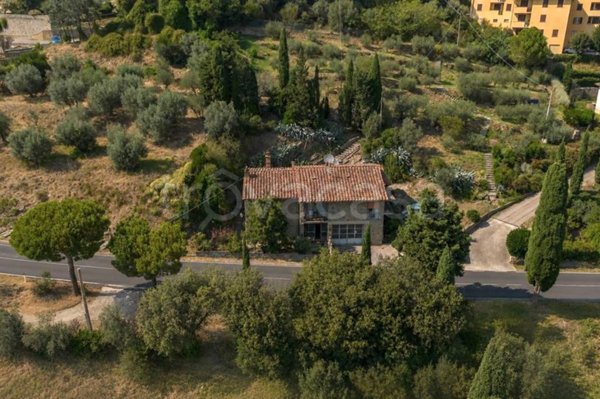 casa indipendente in vendita a Cortona
