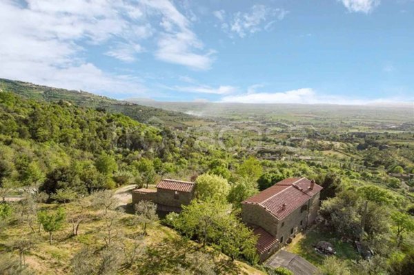 casa indipendente in vendita a Cortona