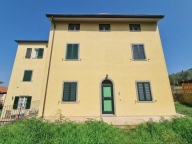 casa indipendente in vendita a Cortona in zona Camucia