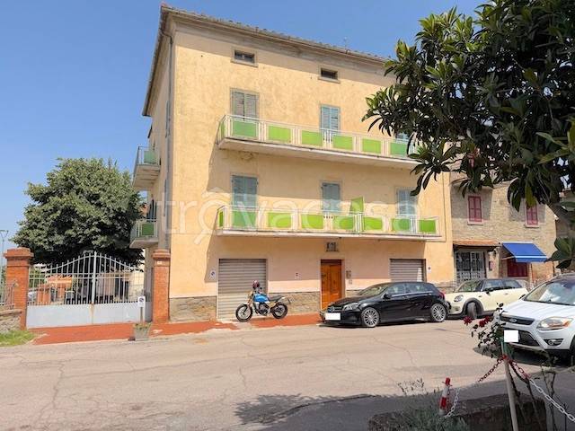 casa indipendente in vendita a Cortona in zona Camucia