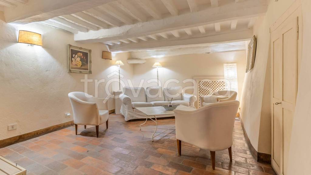 casa indipendente in vendita a Cortona