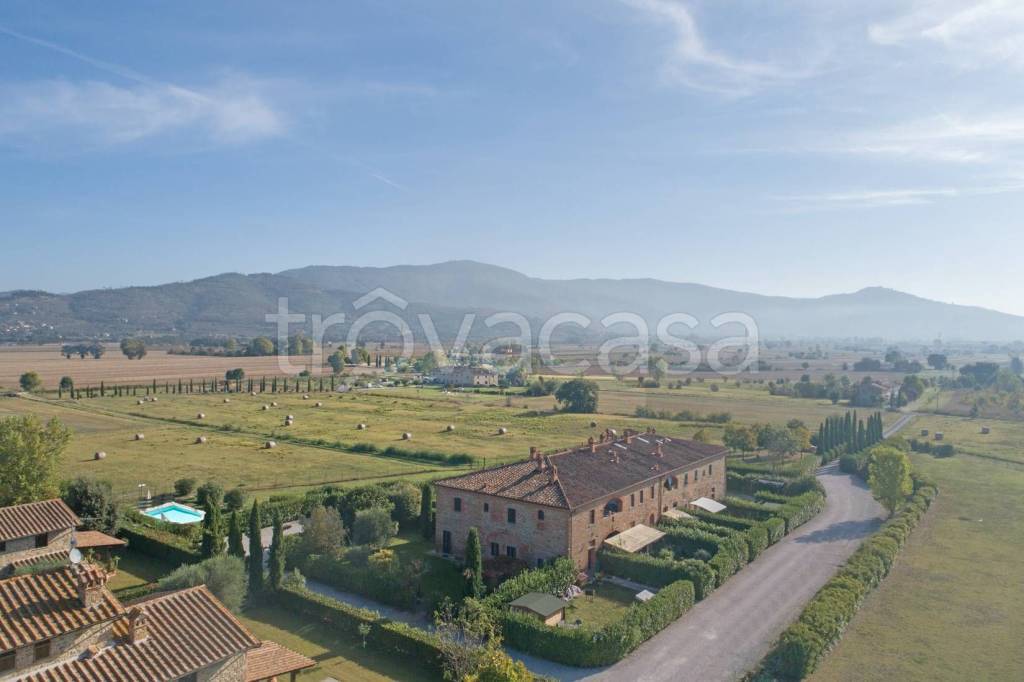 casa indipendente in vendita a Cortona