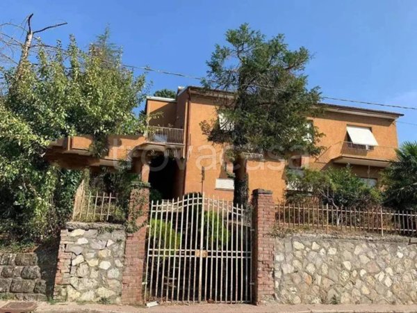 casa indipendente in vendita a Cortona in zona Mercatale