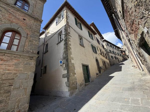 casa indipendente in vendita a Cortona