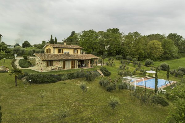 casa indipendente in vendita a Cortona in zona Montecchio