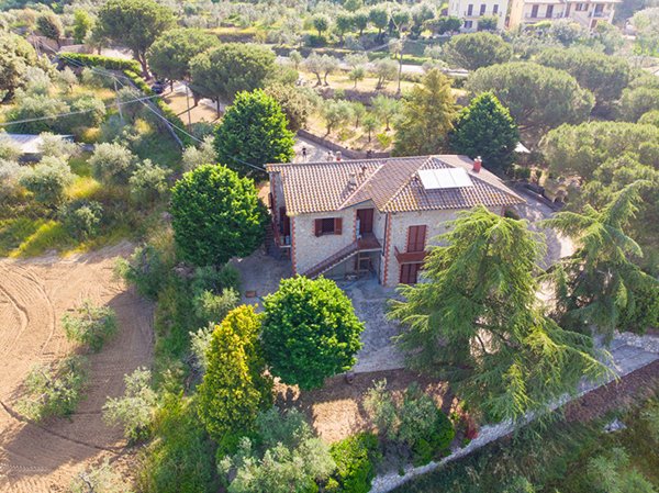 casa indipendente in vendita a Cortona in zona Terontola