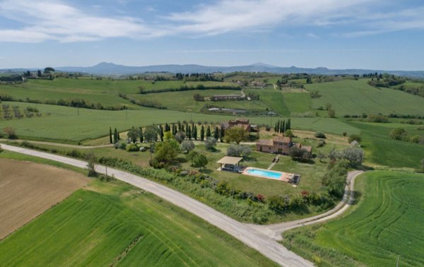 casa indipendente in vendita a Cortona