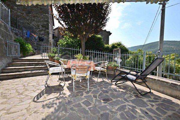 casa indipendente in vendita a Cortona in zona Pierle