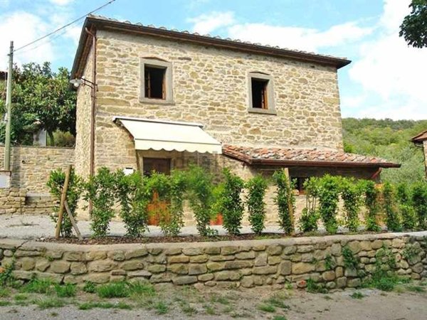 casa indipendente in vendita a Cortona