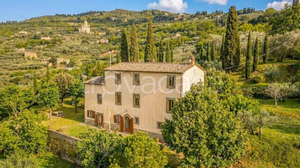 casa indipendente in vendita a Cortona