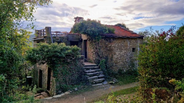 casa indipendente in vendita a Cortona in zona Casale