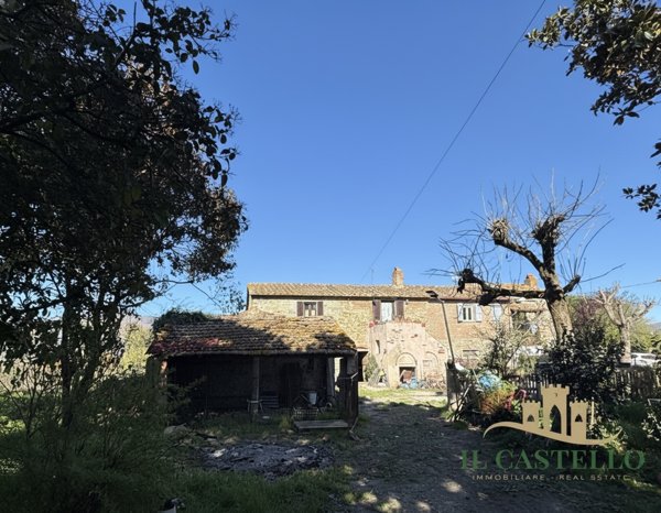 casa indipendente in vendita a Cortona in zona Ossaia