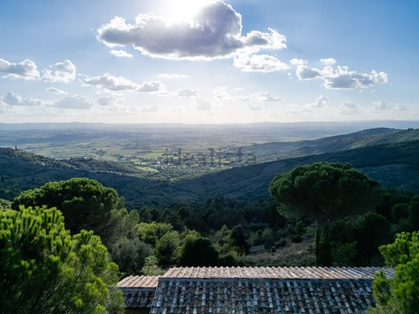 casale in vendita a Cortona in zona Torreone