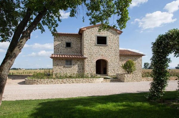 casa indipendente in vendita a Cortona