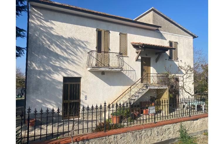 casa indipendente in vendita a Cortona in zona Farneta