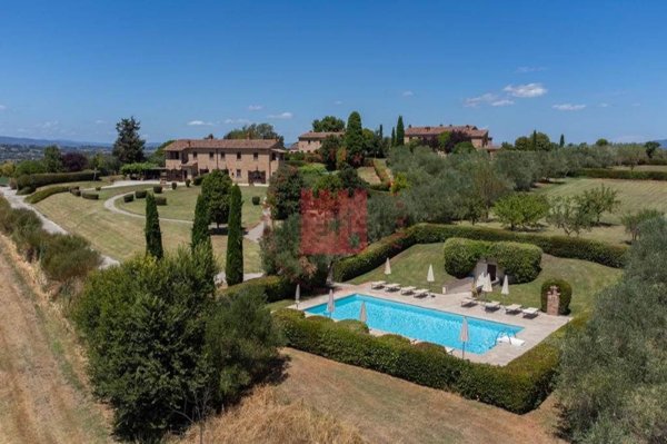 casa indipendente in vendita a Cortona