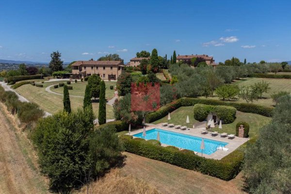 casa indipendente in vendita a Cortona