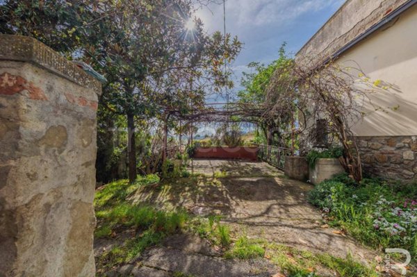 casa indipendente in vendita a Cortona in zona Ossaia
