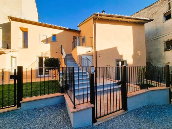 appartamento in vendita a Cortona in zona Camucia