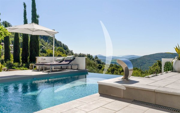 casa indipendente in vendita a Cortona