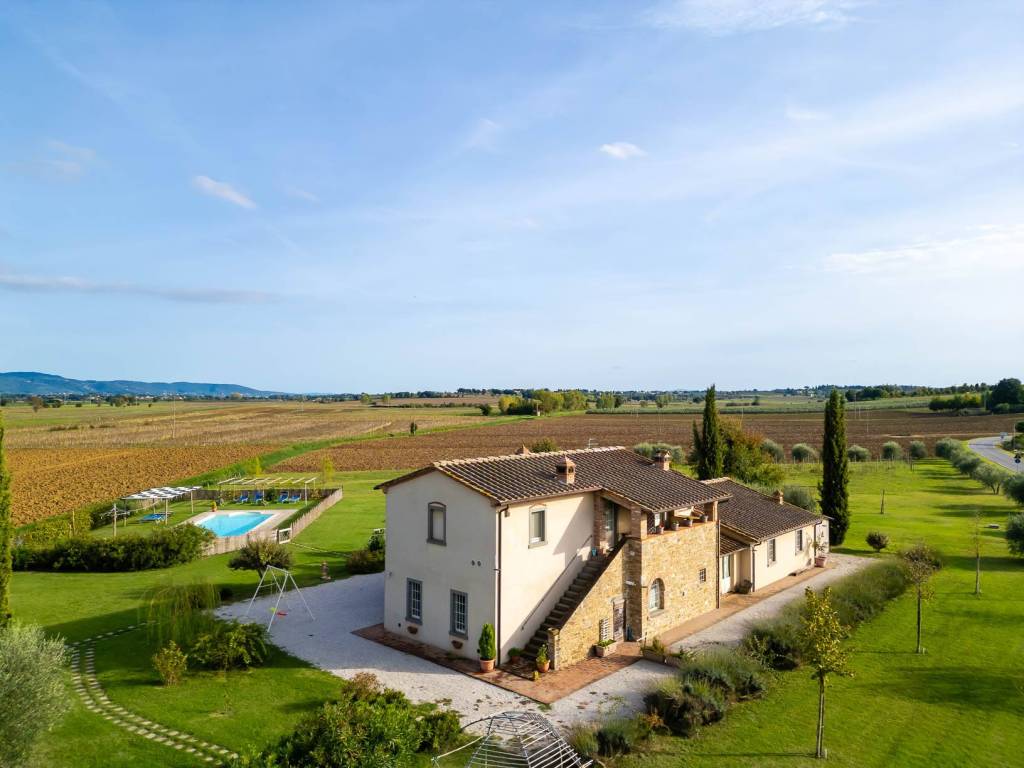 casa indipendente in vendita a Cortona
