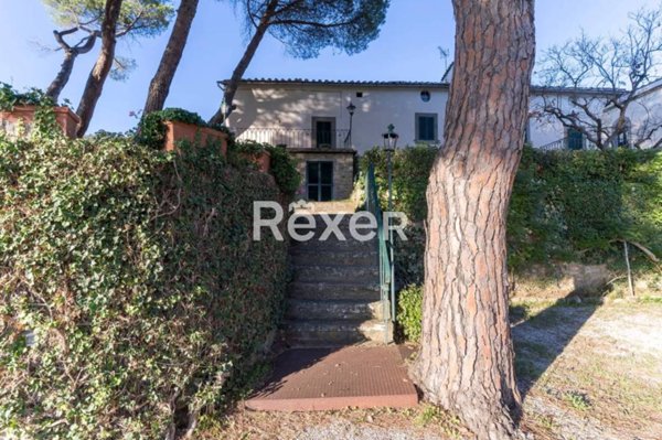 casa indipendente in vendita a Cortona