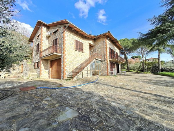 casa indipendente in vendita a Cortona in zona Terontola