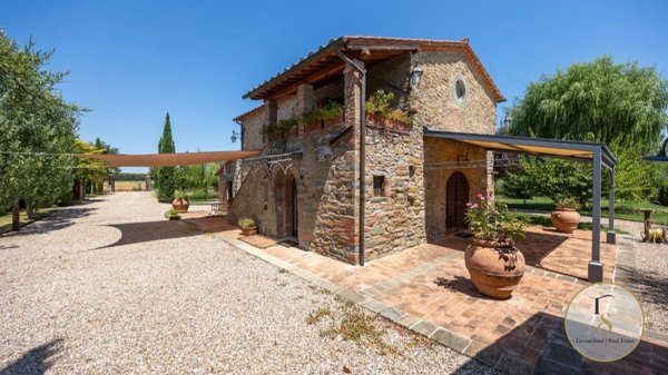 casa indipendente in vendita a Cortona