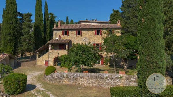 casa indipendente in vendita a Cortona
