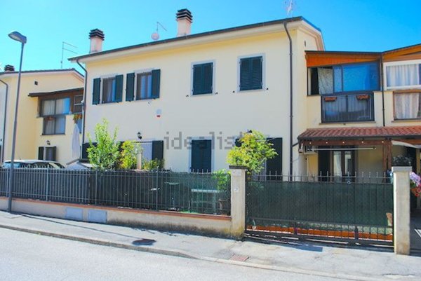 casa indipendente in vendita a Cortona in zona Vallone