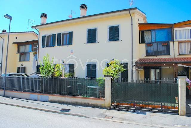 casa indipendente in vendita a Cortona in zona Vallone
