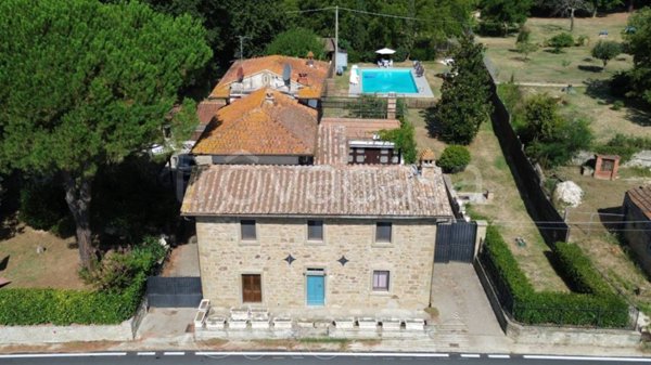 casa indipendente in vendita a Cortona in zona Mercatale